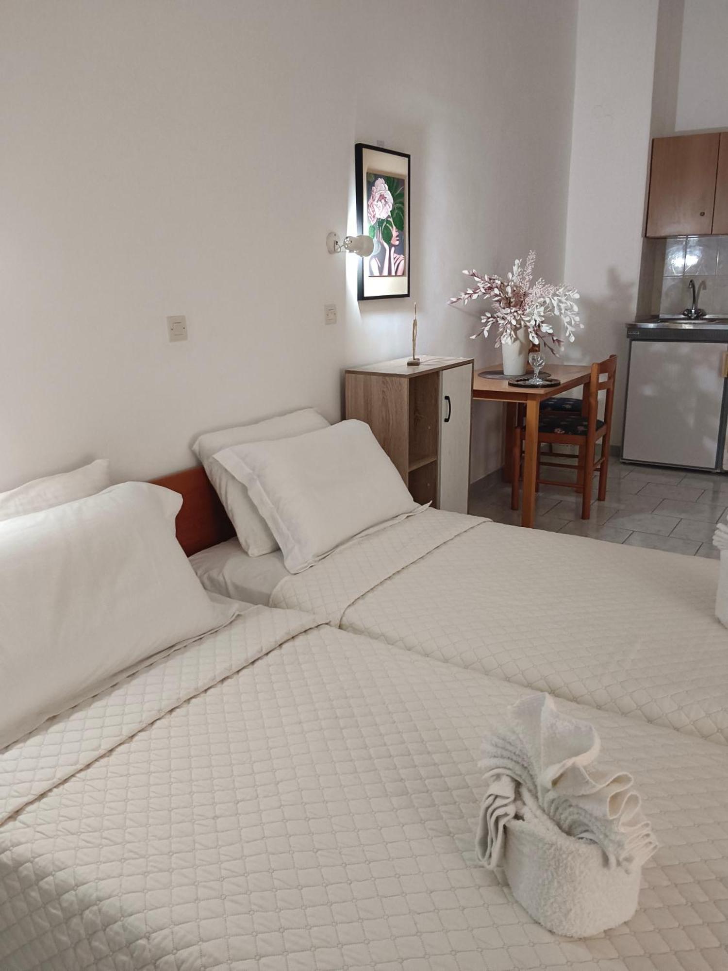 Pyrgos Hotel Apartments 클레마스티 외부 사진