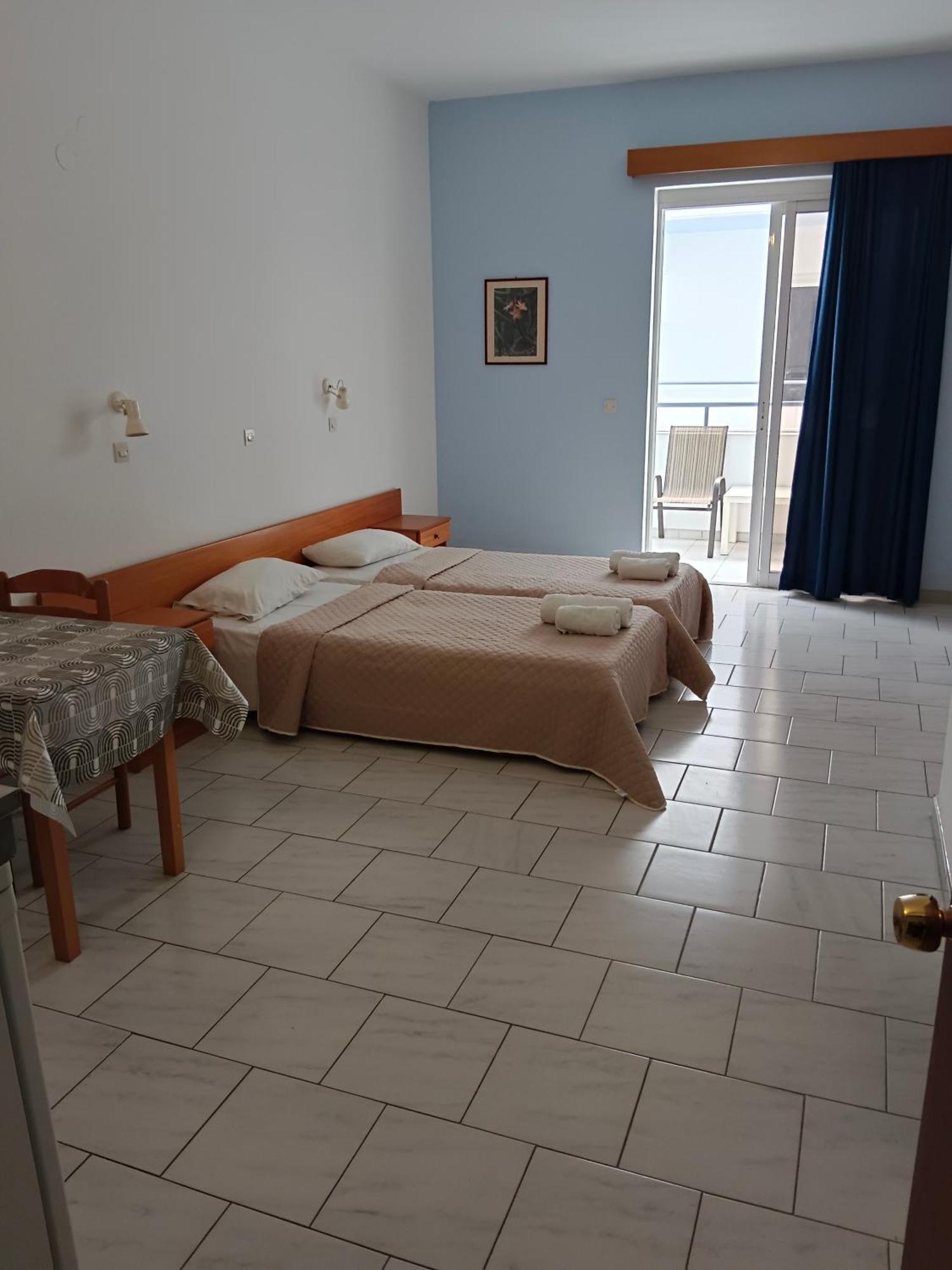 Pyrgos Hotel Apartments 클레마스티 외부 사진