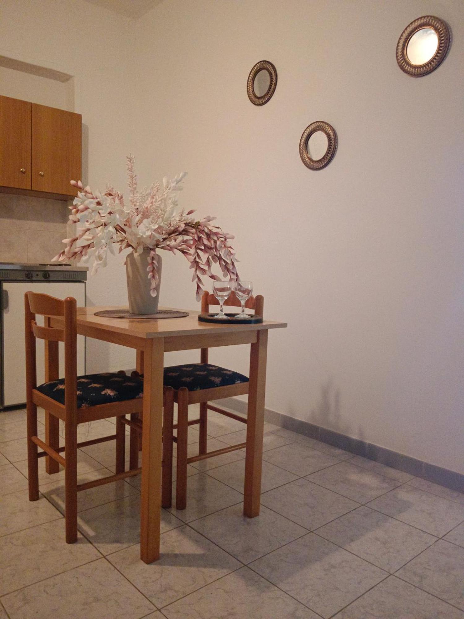 Pyrgos Hotel Apartments 클레마스티 외부 사진