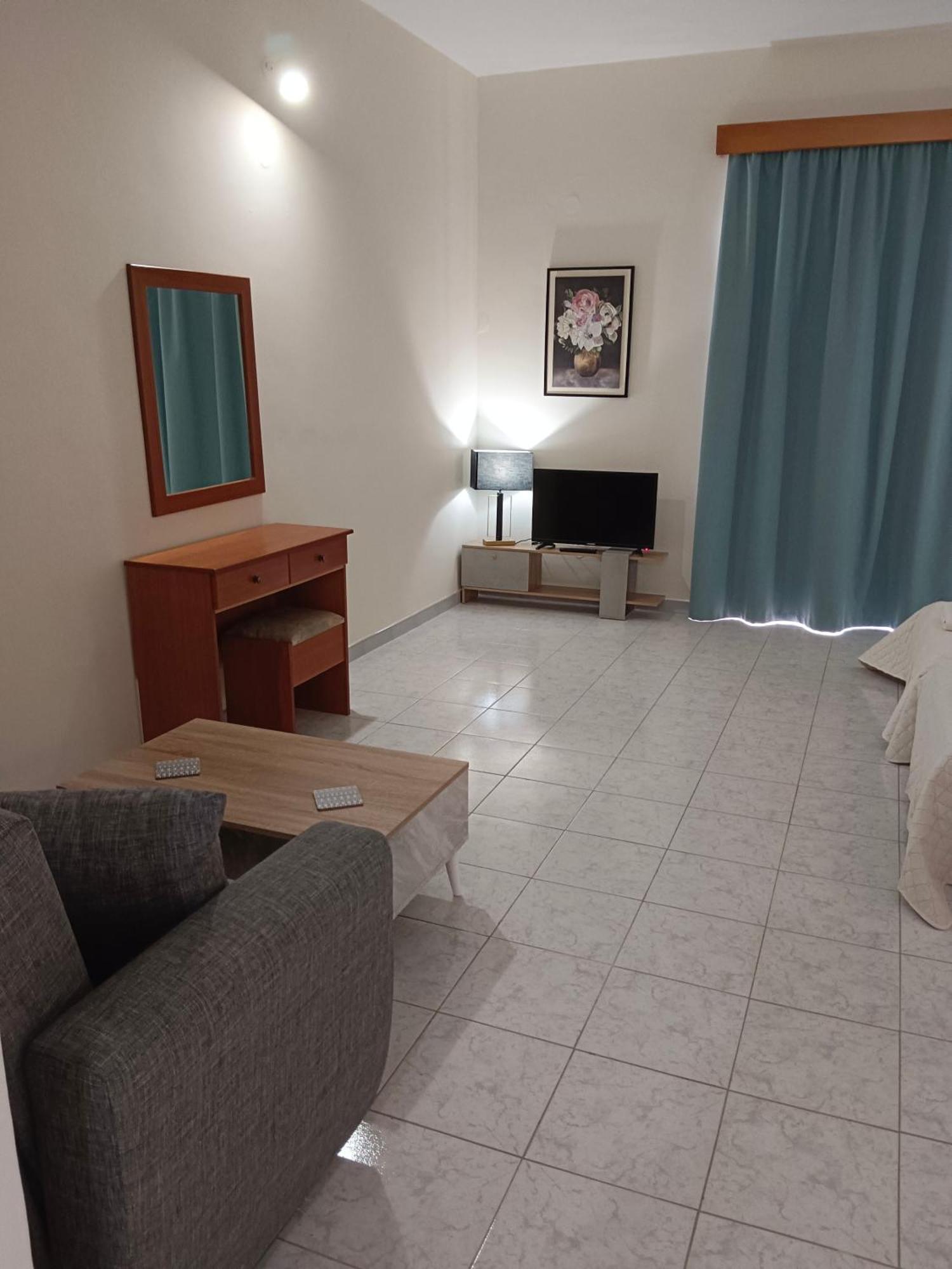 Pyrgos Hotel Apartments 클레마스티 외부 사진
