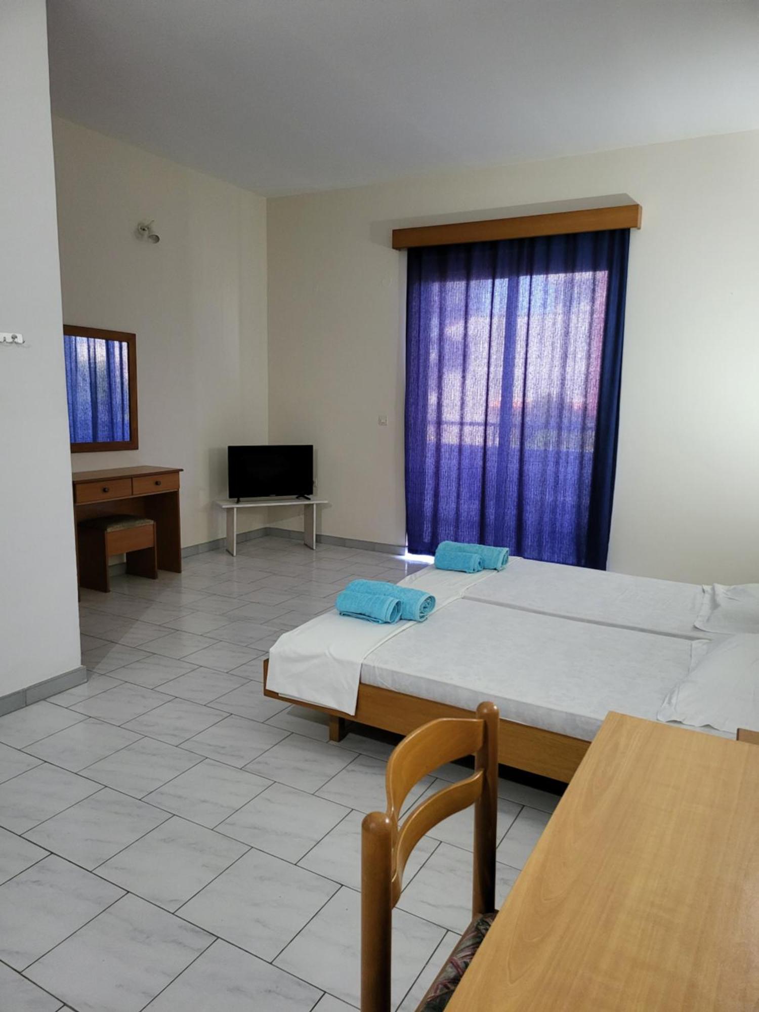 Pyrgos Hotel Apartments 클레마스티 외부 사진