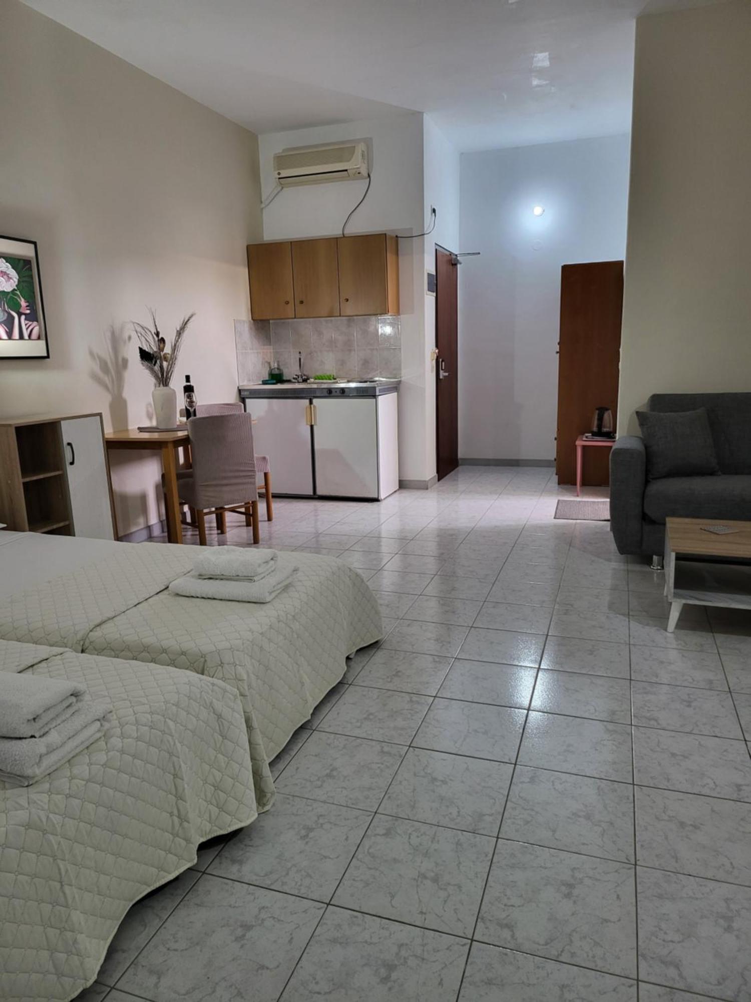 Pyrgos Hotel Apartments 클레마스티 외부 사진