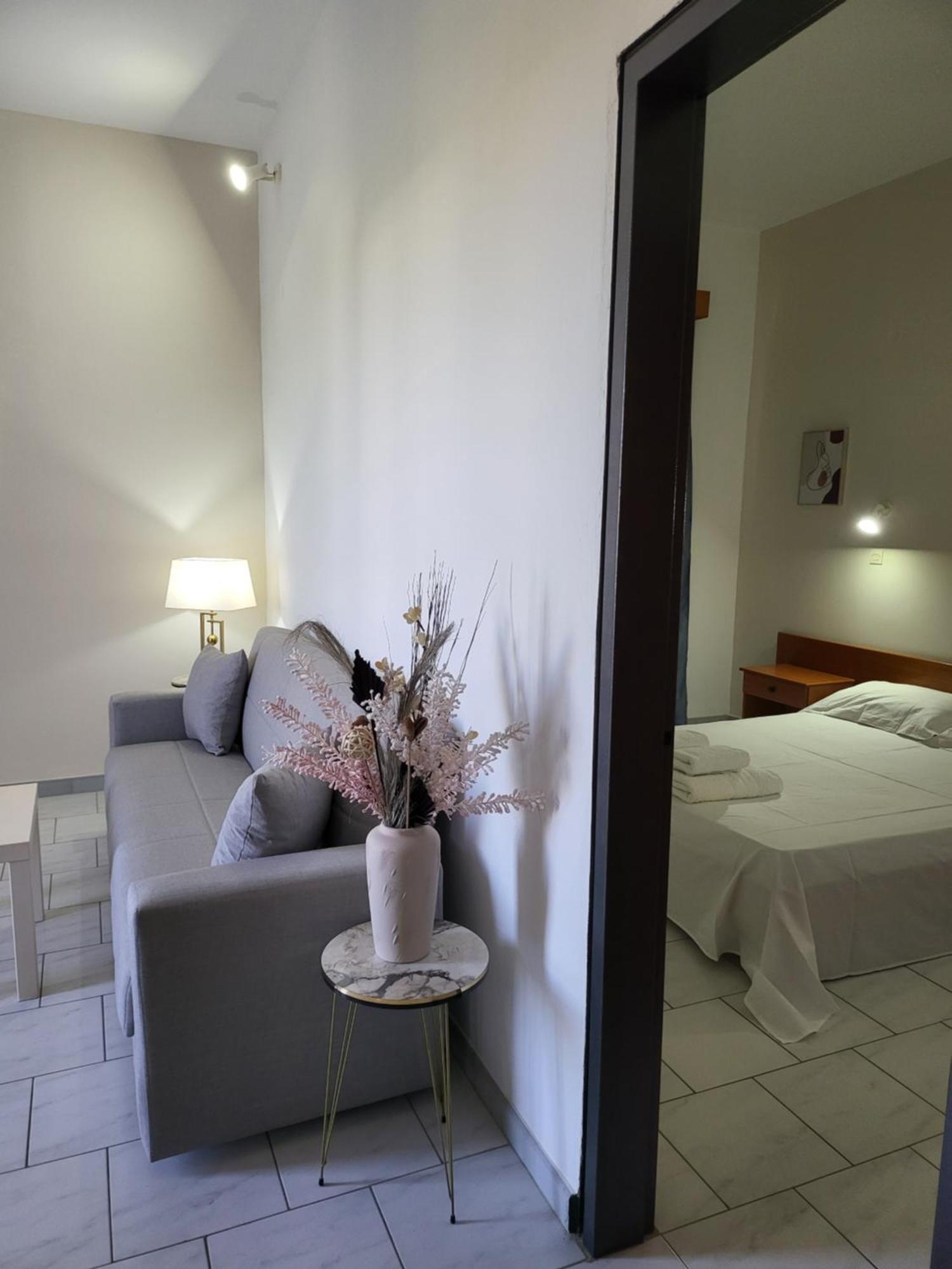 Pyrgos Hotel Apartments 클레마스티 외부 사진