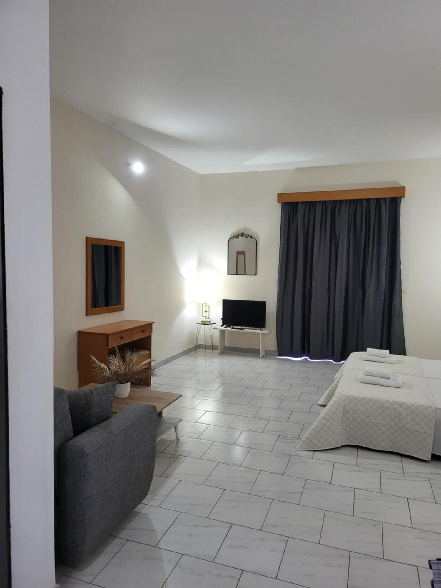 Pyrgos Hotel Apartments 클레마스티 외부 사진