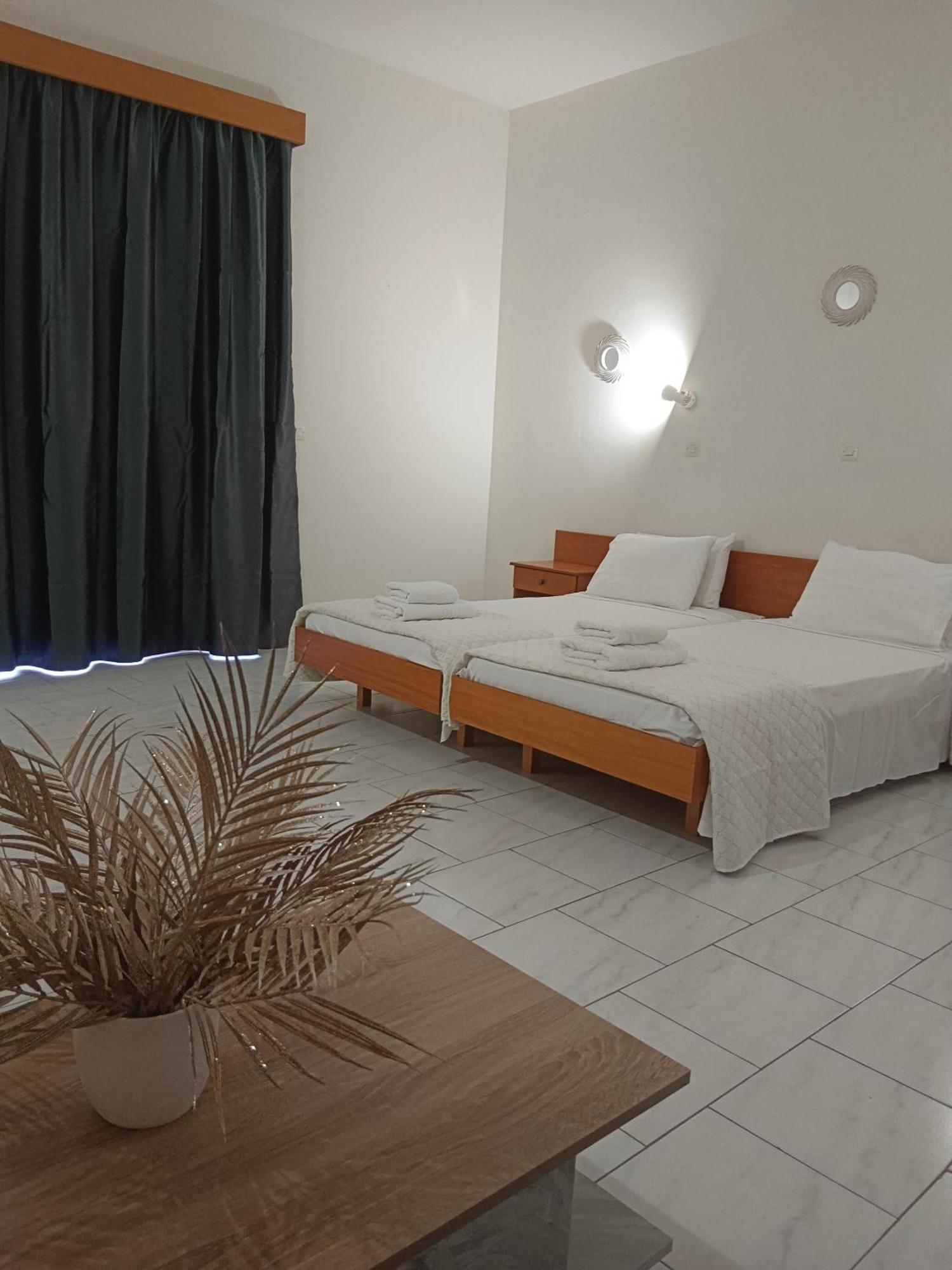 Pyrgos Hotel Apartments 클레마스티 외부 사진