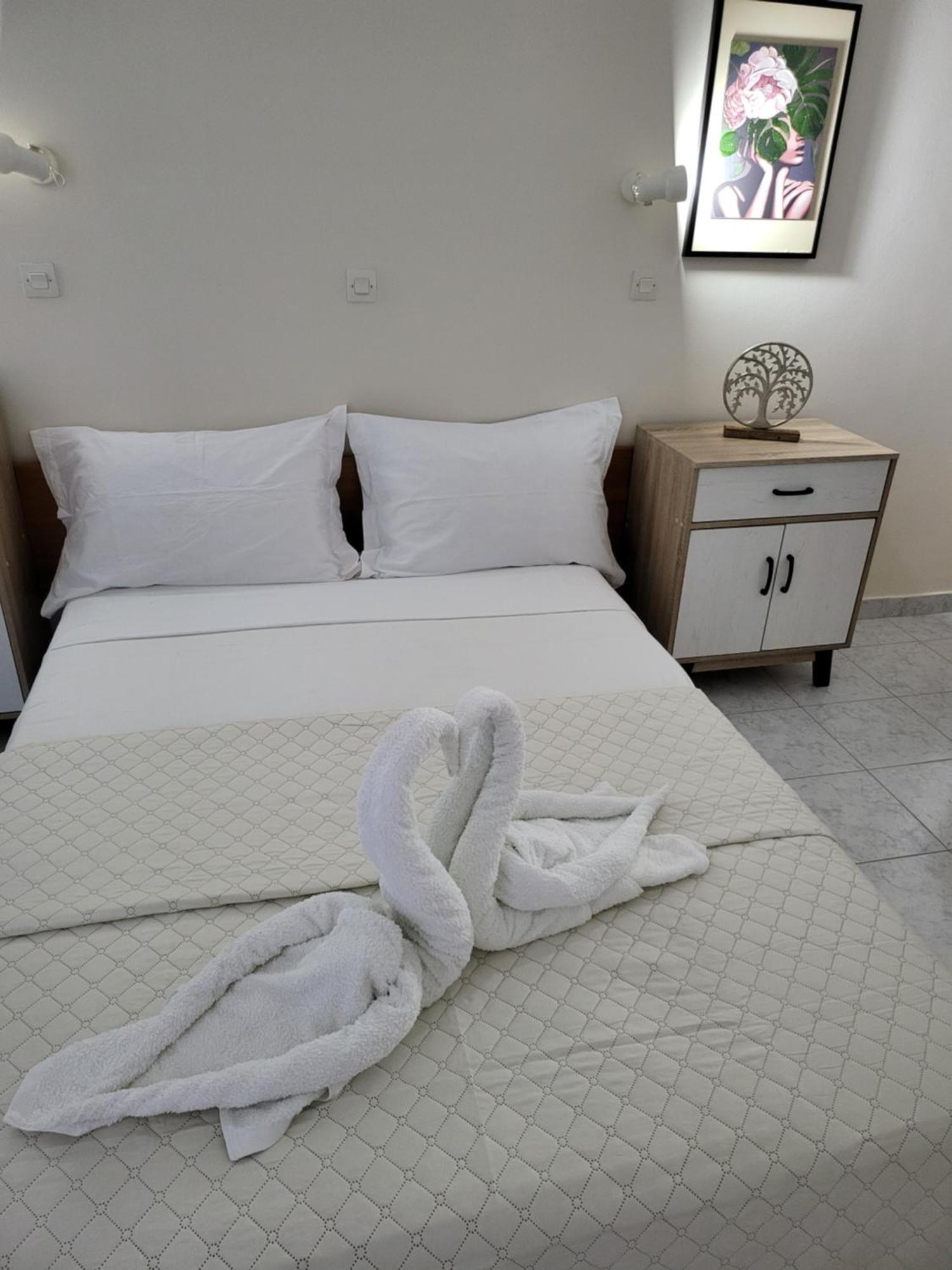 Pyrgos Hotel Apartments 클레마스티 외부 사진
