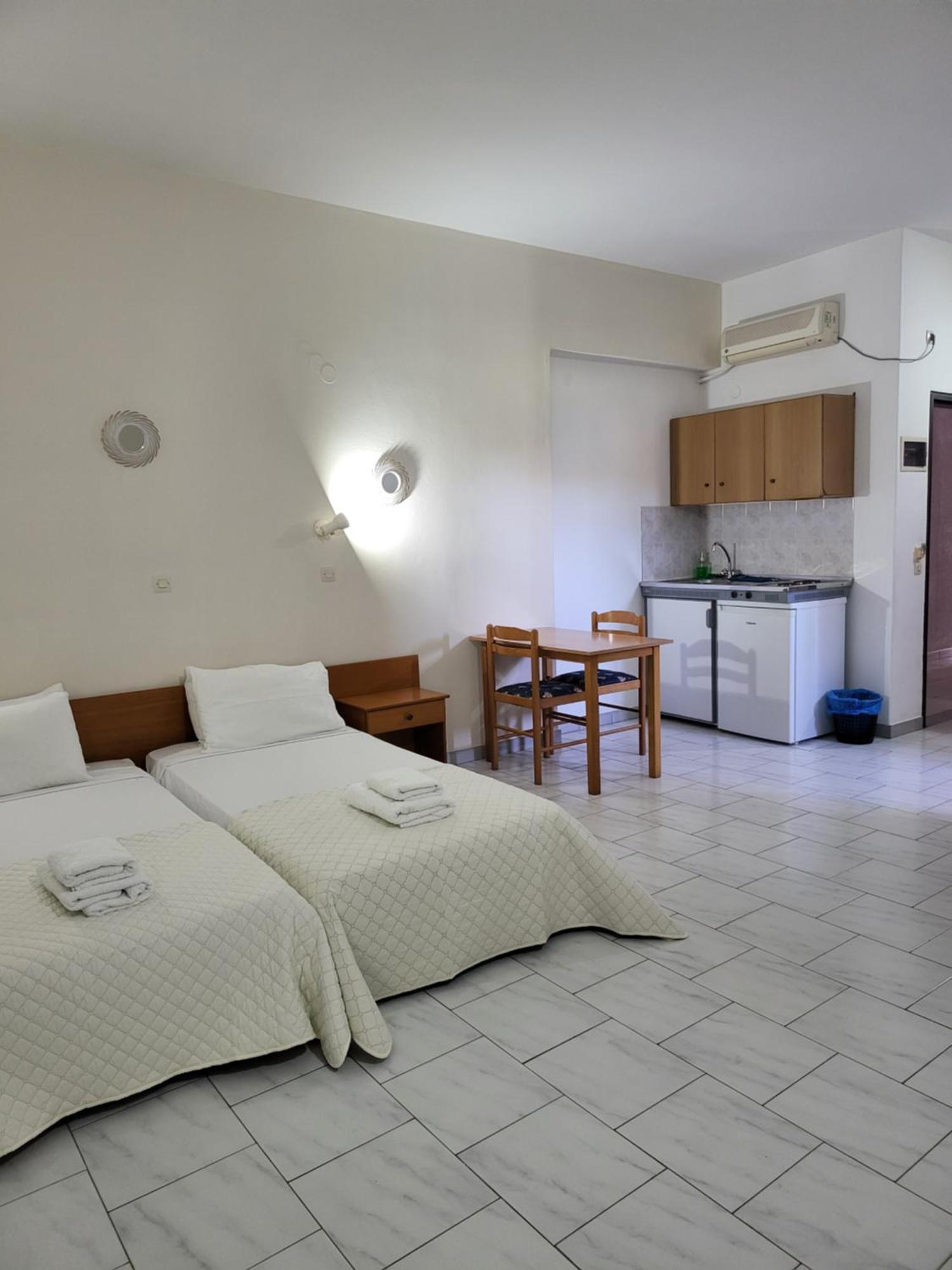 Pyrgos Hotel Apartments 클레마스티 외부 사진