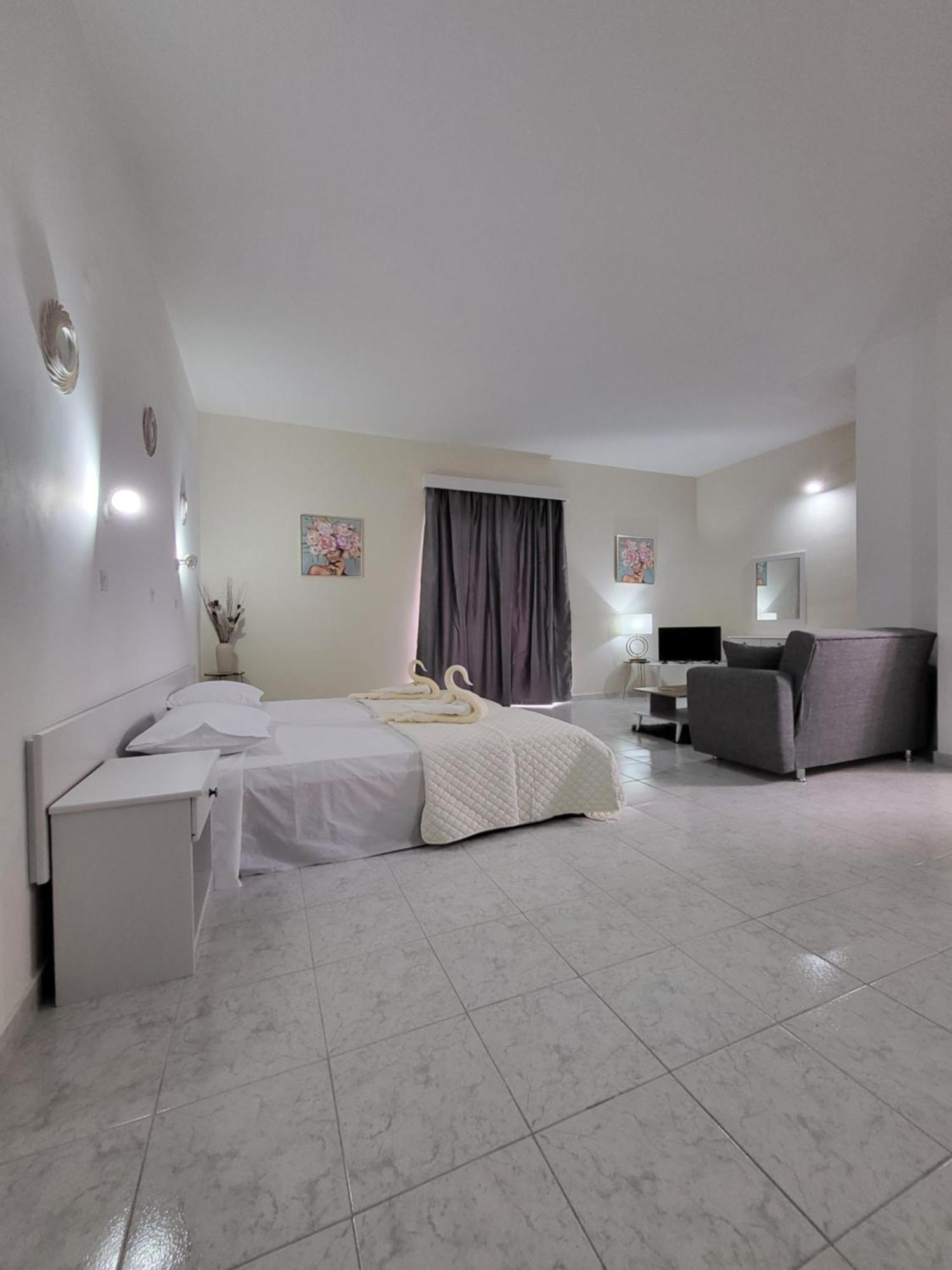 Pyrgos Hotel Apartments 클레마스티 외부 사진