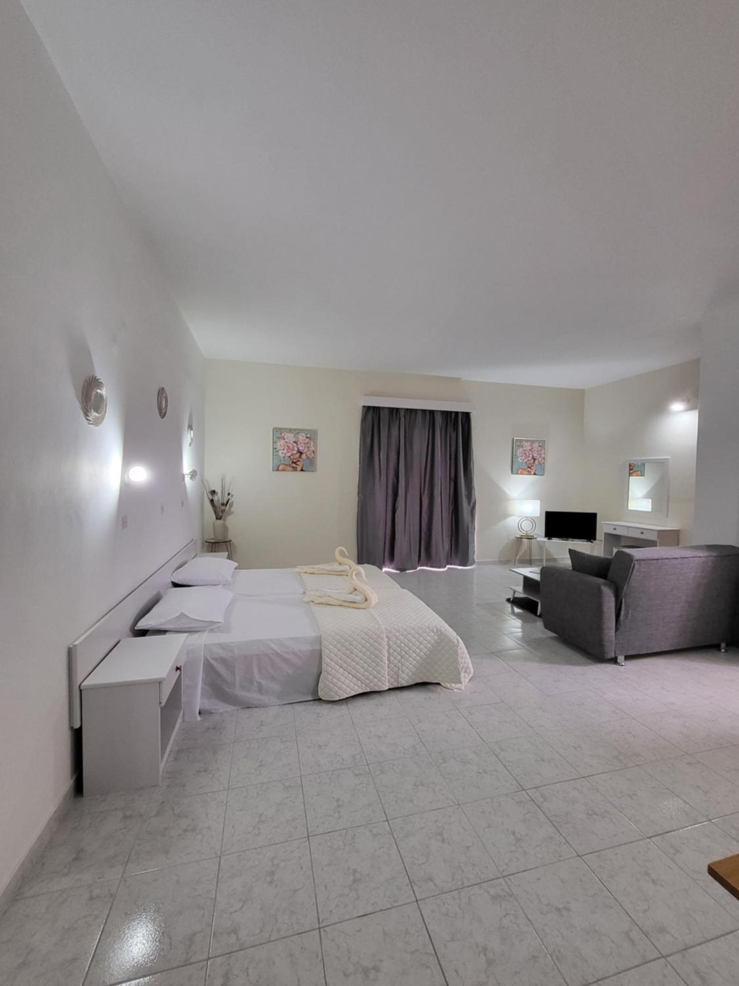 Pyrgos Hotel Apartments 클레마스티 외부 사진